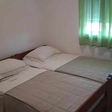 V Apartment *
