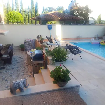 Apartament V