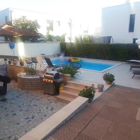 V Apartament *