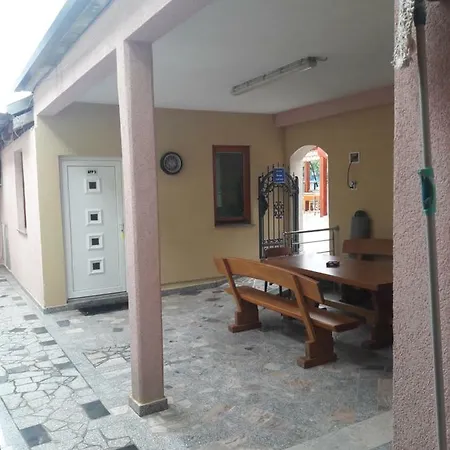 Apartament V *