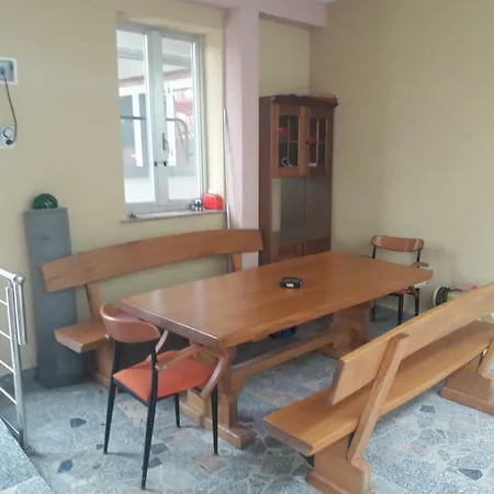 V Apartament *