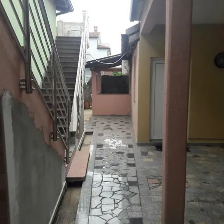 V Apartment *