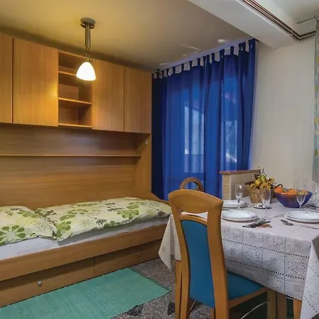 Apartament V *